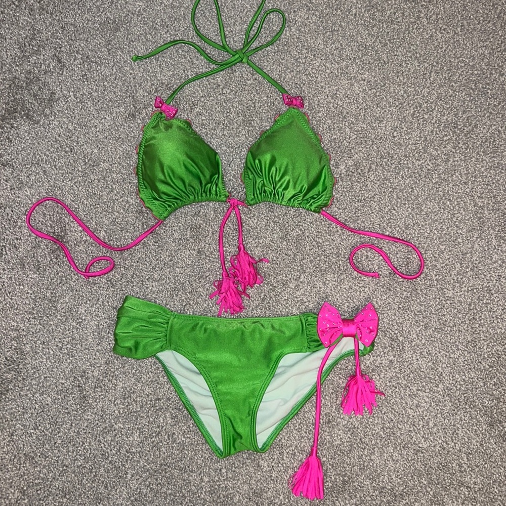 Luli Fama Besos Y Lazos bikini 💚💕🎀